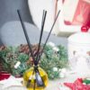 Lakásparfüm christmas és minden nap szívből jövő ajándék és minden nap karácsony. Családi ölelés, nevetés, a közös vacsorák emléke tölti meg az otthonát. Melegség, kandalló tűz, ünnepi hangulat. asztalon