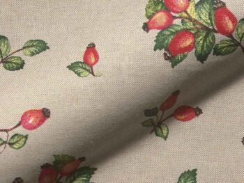 csipkebogyós dekorvászon anyag piros - világos bézs alapon -live