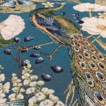 Pávás bútorszövet kék alapon ferde