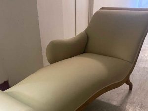 dívány natúr színű oldala