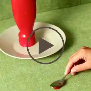 ketchup folt eltávolítása tiszta vízzel aquaclean anyagból