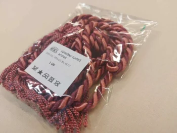 Függönyelkötő bojtos bordó csomagban 1db